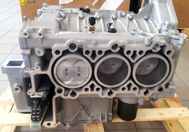 Porsche 6 x short engine for type 996 (1 of 4)