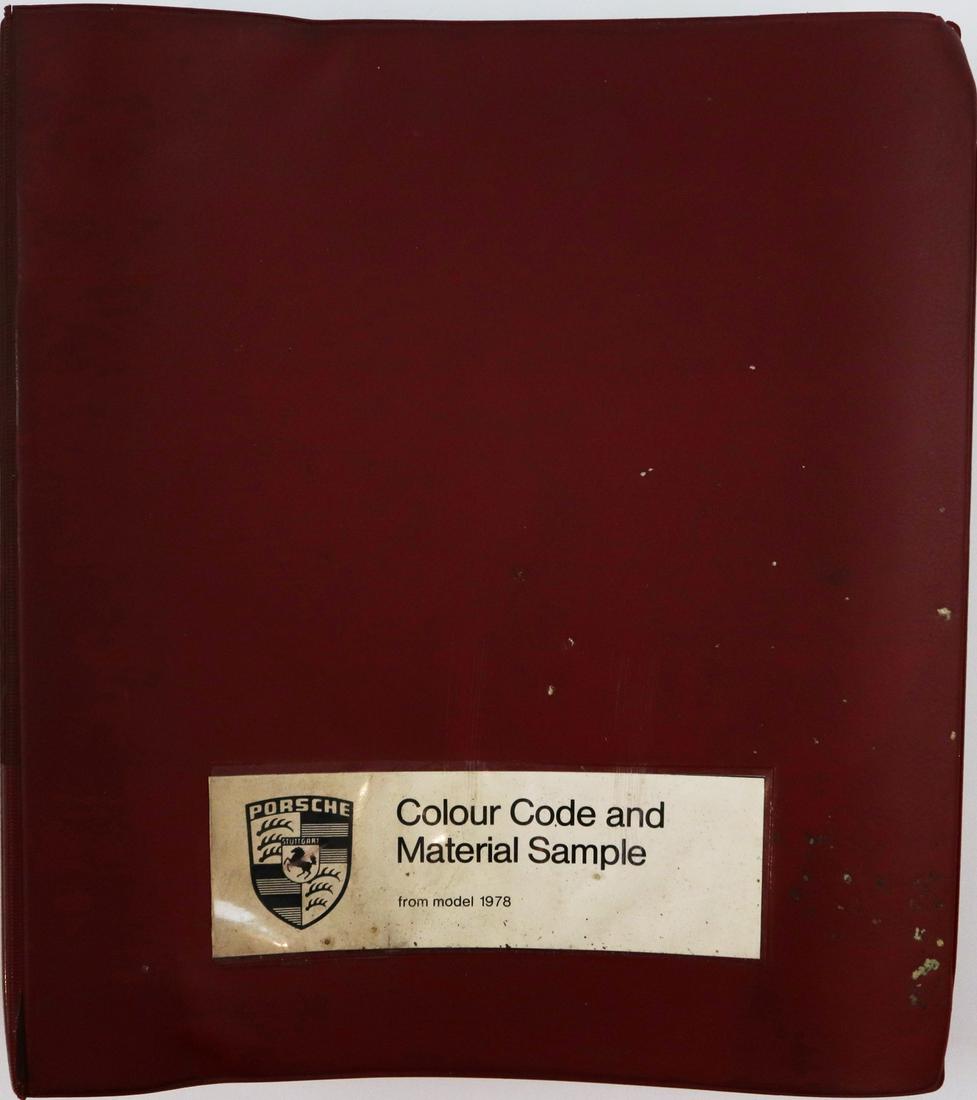 Porsche Catalog color and feature samples from 1972 -: Approx. 100 pages, heavy traces of use, some pages damaged