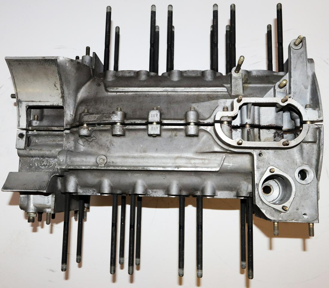 Porsche Engine housing 911 RSR litre: Bored out to 3.8 litres, engine type 911/75, engine number 6840077, part numbers 930.101.104.0R and 930.101.103.0R
