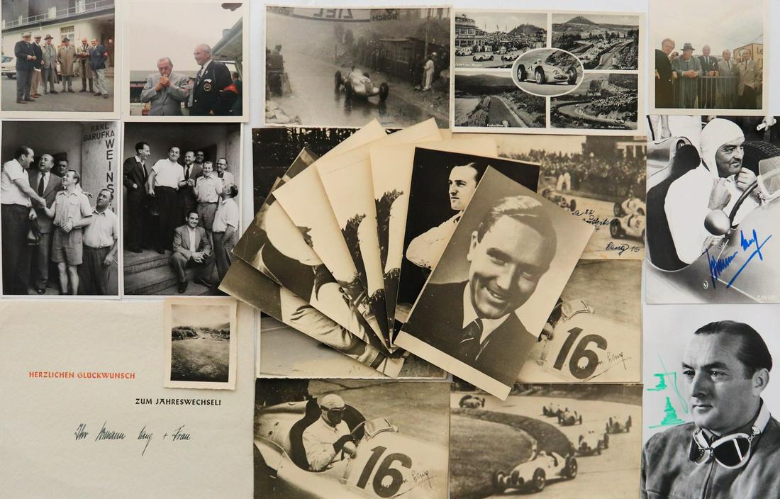 Mercedes-Benz 24-parts from the private collection of: Including 5 autographed photos, 1 autographed card for the turn of the year, many photos written with his handwriting, as well as stamped Mercedes-Benz or Mercedes-Benz racing team, 17 x 12 cm and 9 X