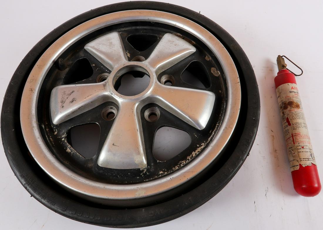 Porsche 911 2.8 RSR Tyre infaltion bottle and spare (1 of 2)