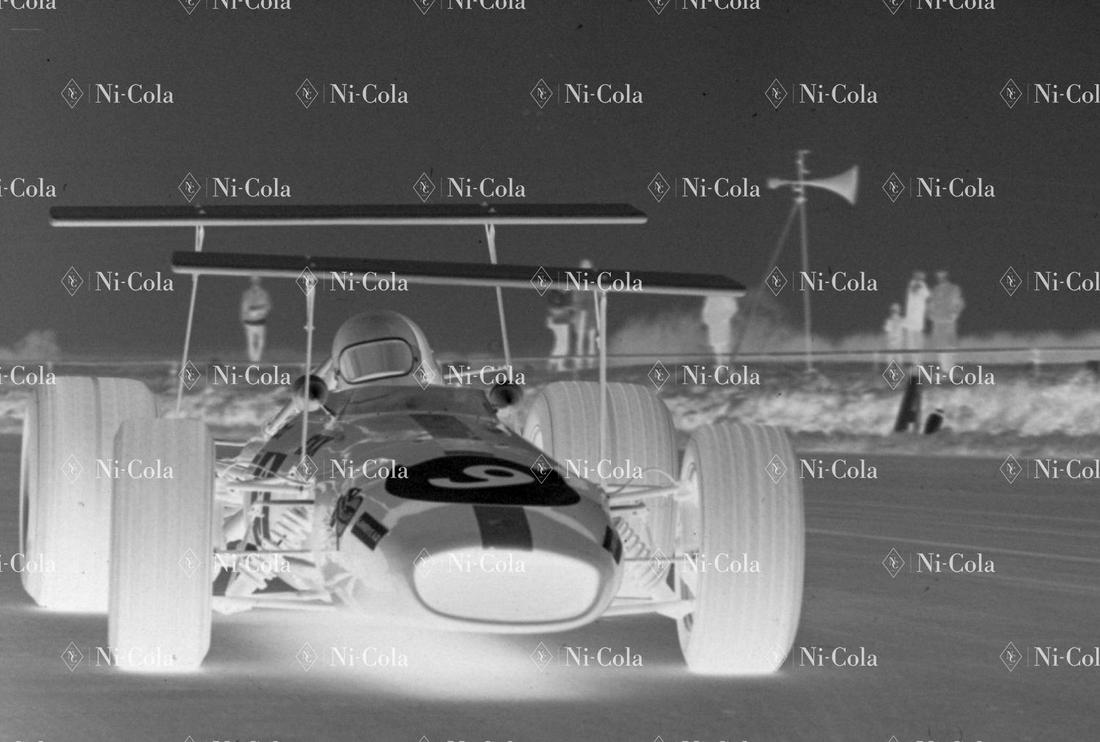 Automobilia 16 parts negatives from different car races: E.g. from the races 'Le Mans', 'Brands Hatch 1968', 'Silverstone 1969'; on it you can see Ford GT 40 and other Grand Prix racing cars