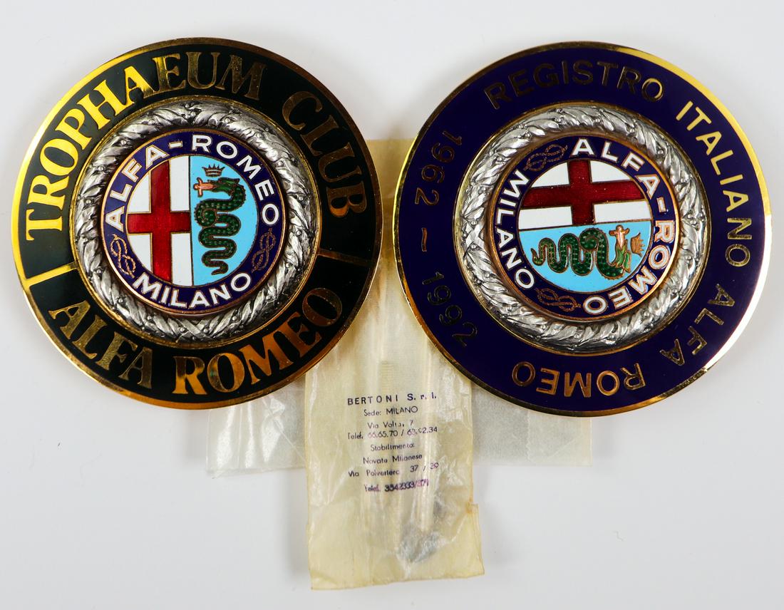 Alfa Romeo 2 badges (1 of 1)