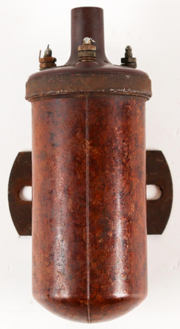 Automobilia Pre-war Bosch ignition coil TH6/1: Made of bakelite, cover with 2 broken off places