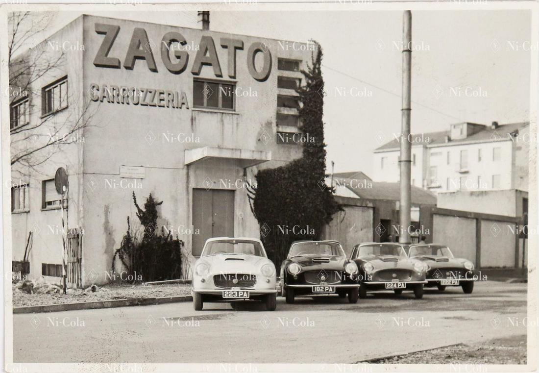 Lancia Original b/w photo 4 x Lancia Flaminia Zagato: Photos were taken in front of the Zagato workshop, 14 x 10 cm