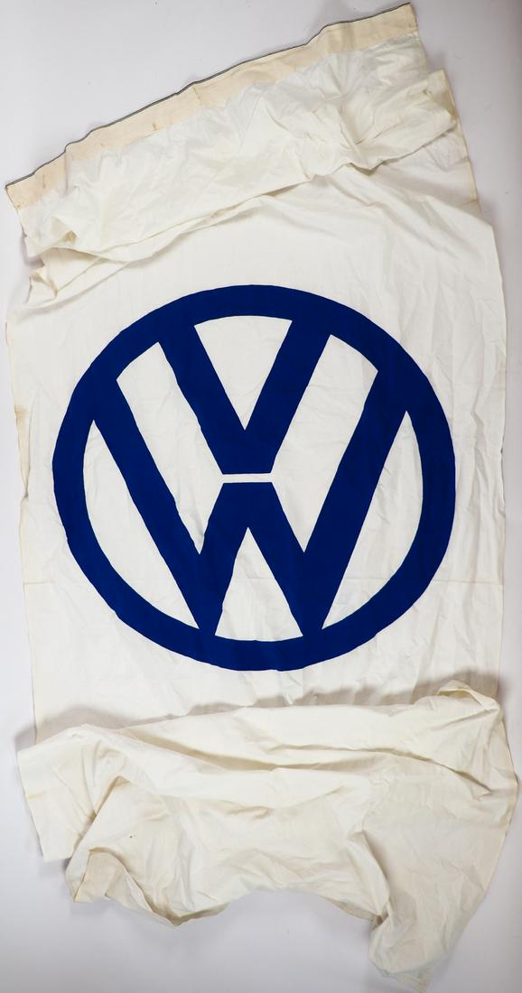 Volkswagen Double-sided dealer flag from the 60s: 305 x 104 cm, unworn