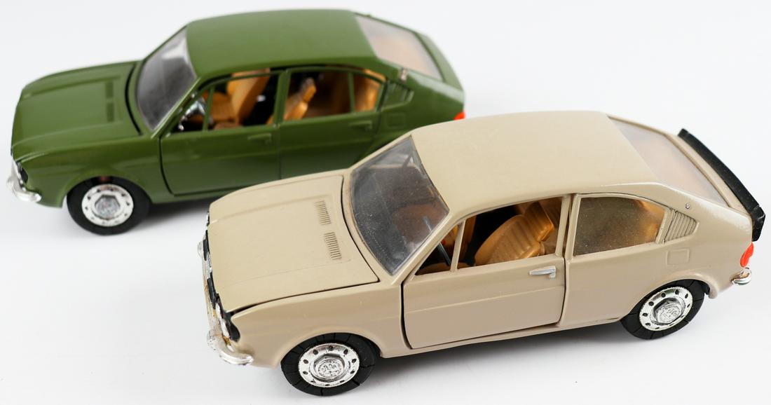 Alfa Romeo 2 x model car (1 of 1)