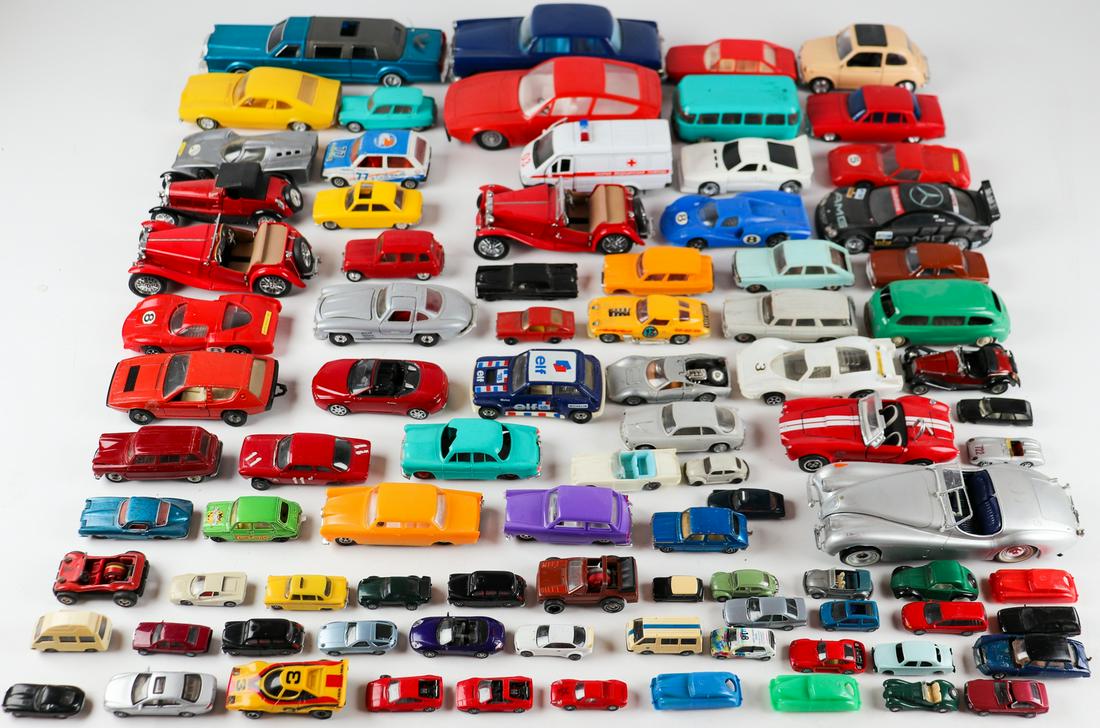 Automobilia 100 x model car in M. 1:87 to 1:12 (1 of 1)