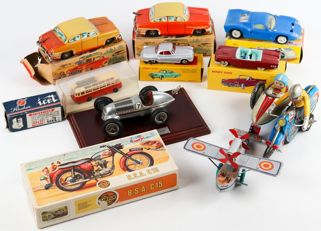 Automobilia 11 x model car (1 of 1)