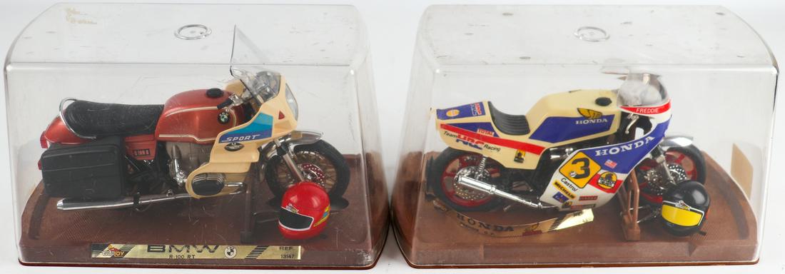 Automobilia 2 x model motorcycle in M. 1:10 (1 of 1)