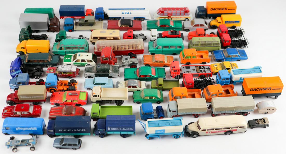 Automobilia 64 x model car in M. 1:60 and smaller (1 of 1)