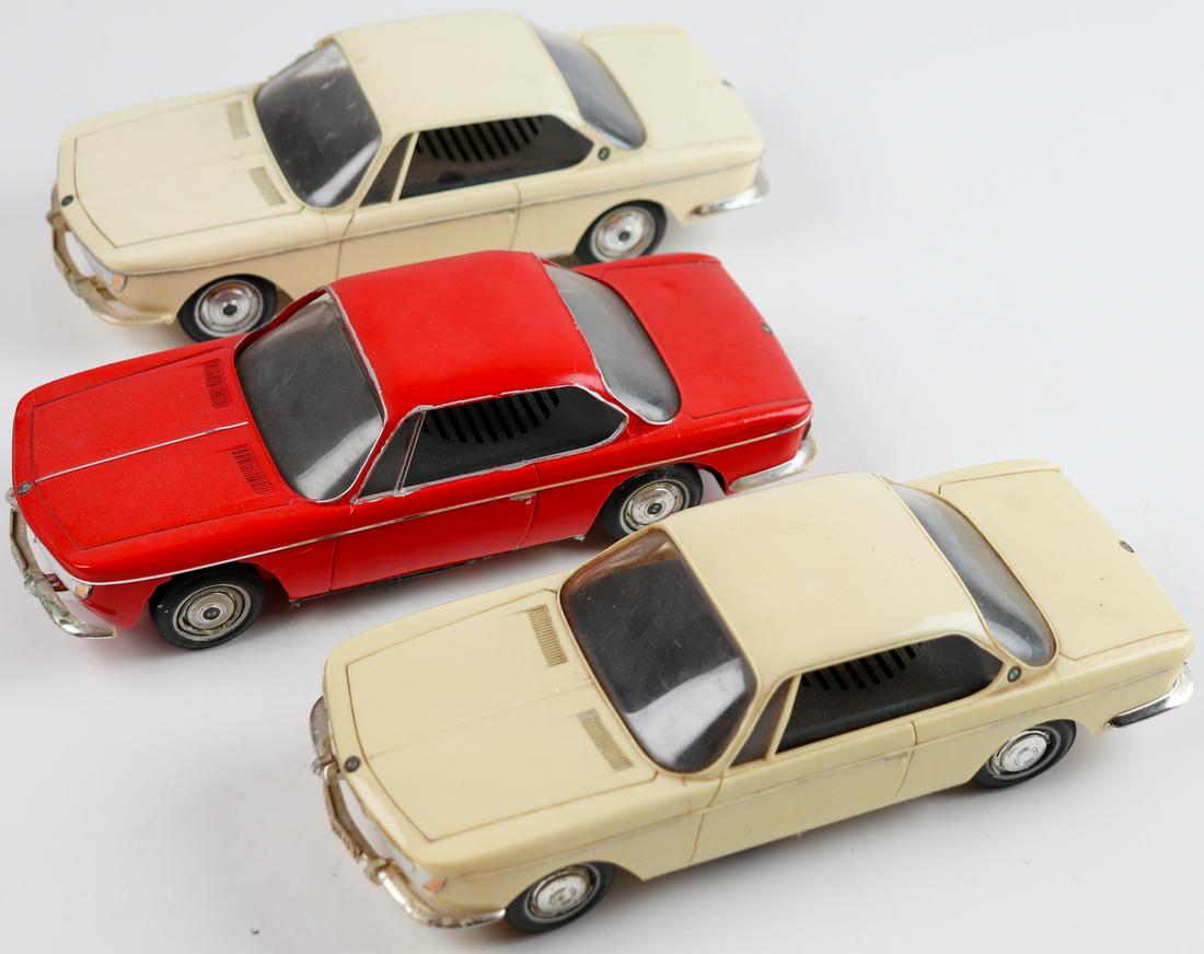 BMW 3 Radio in the shape of BMW 2000 CS (1 of 1)