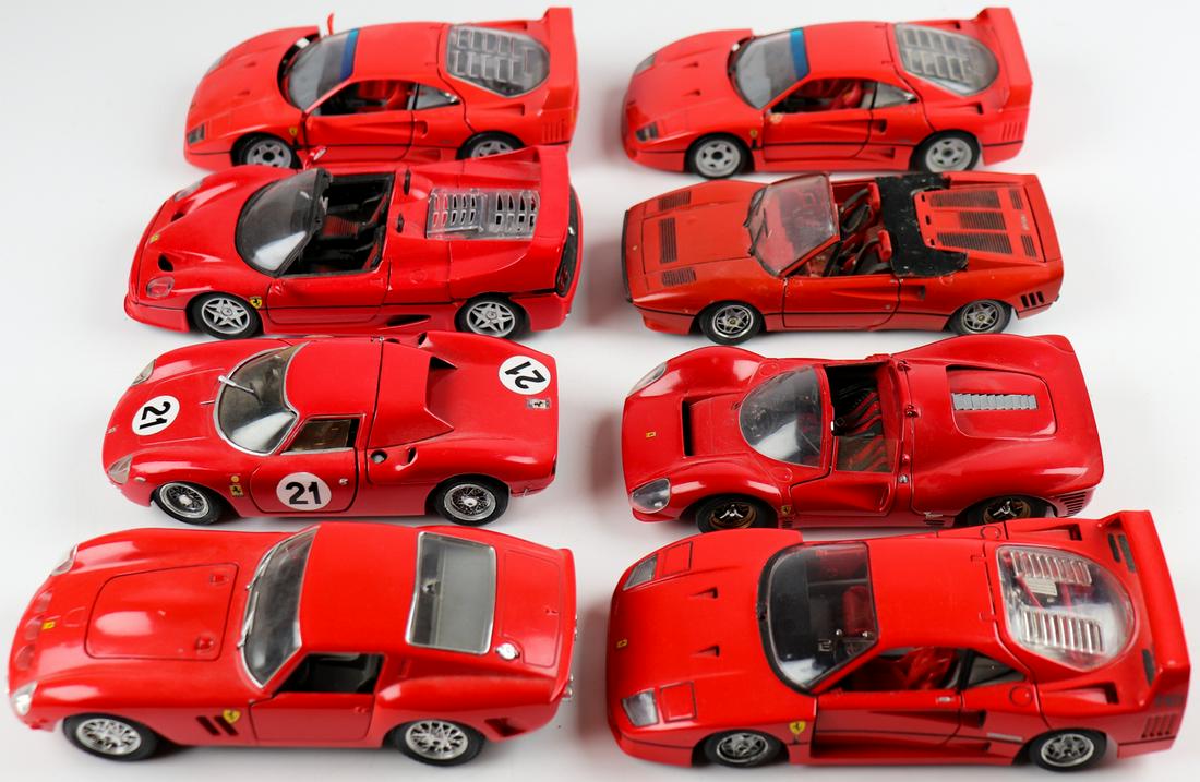 Ferrari 8 x model car in M. 1:24 (1 of 1)