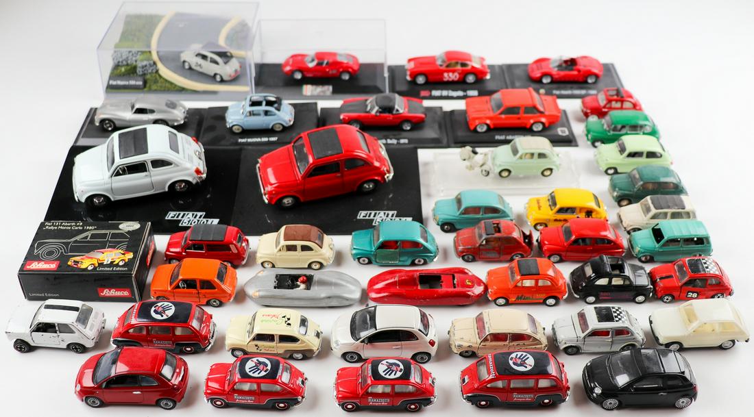 Fiat 40 x model car: 2 x Fiat 500, m. 1:24, 38 x m. 1:43, e.g. 500, 131, 8V Zagato, Abarth, etc., e.g. Schuco, GAMA, Norev, etc., please note: during transport small parts may become loose. We accept no liability therefor