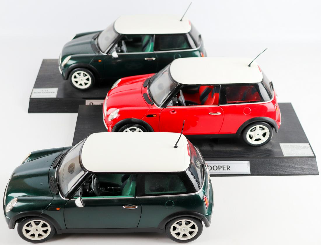 MINI 3 x model car Mini Cooper M. 1:12 (1 of 1)