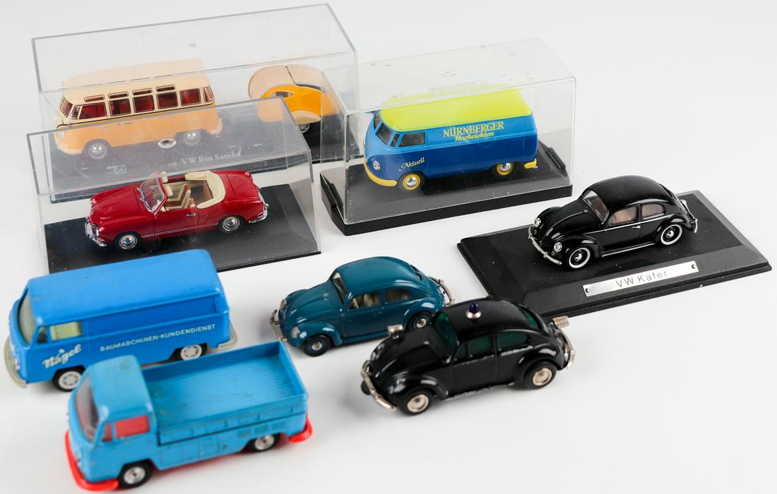 Volkswagen 8 x model car in M. 1:43 (1 of 1)