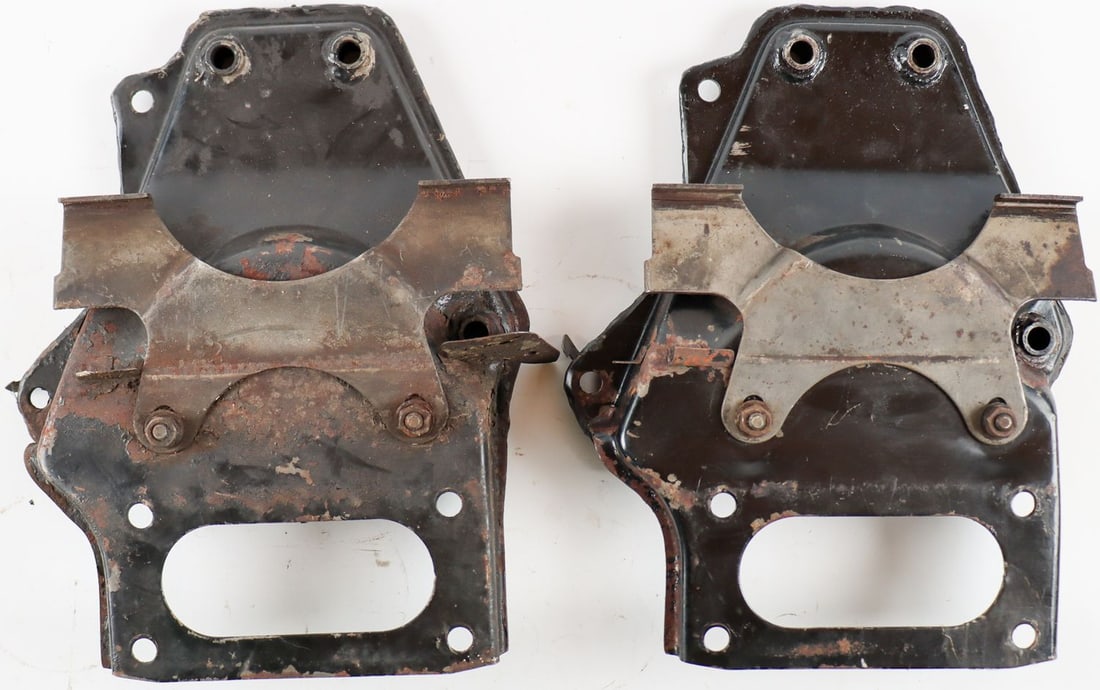 Porsche 2 engine mounts for type 911: With exhaust bracket