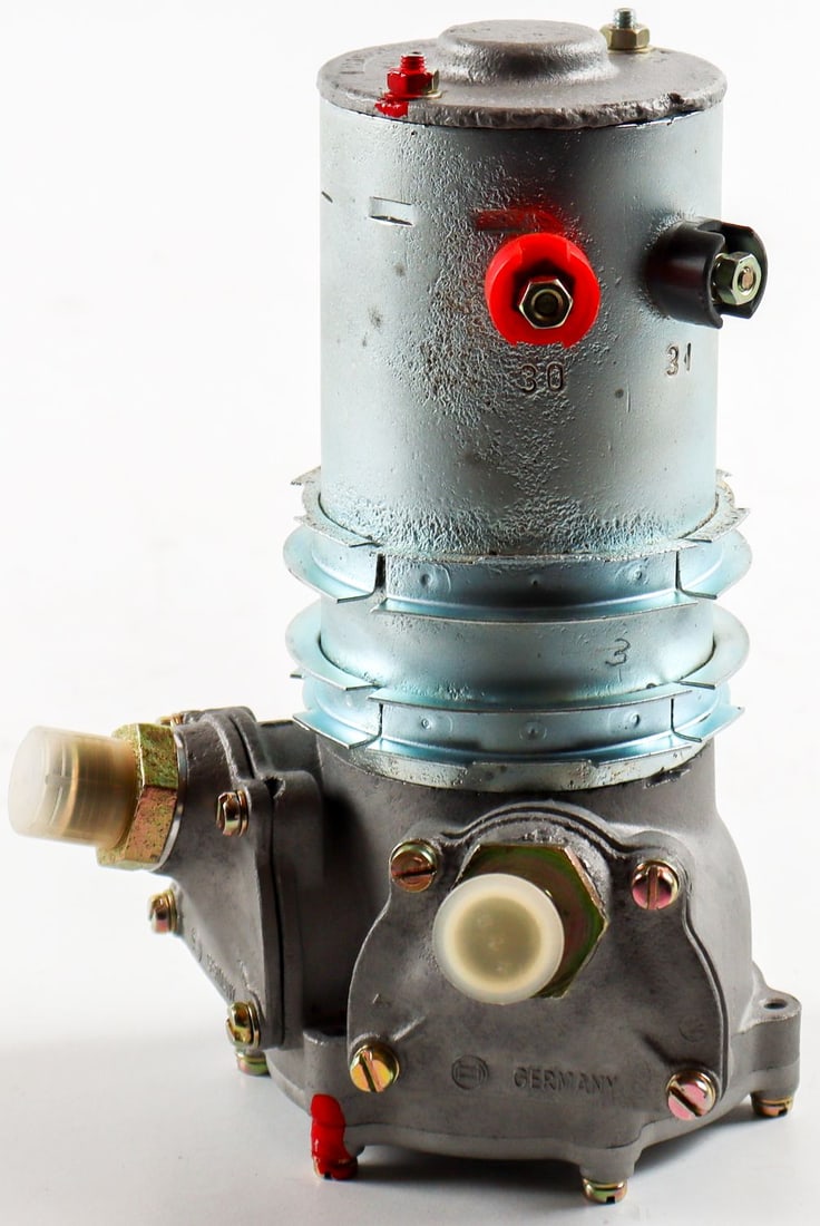 Porsche Electric fuel pump for type 934 and 935 (1 of 3)