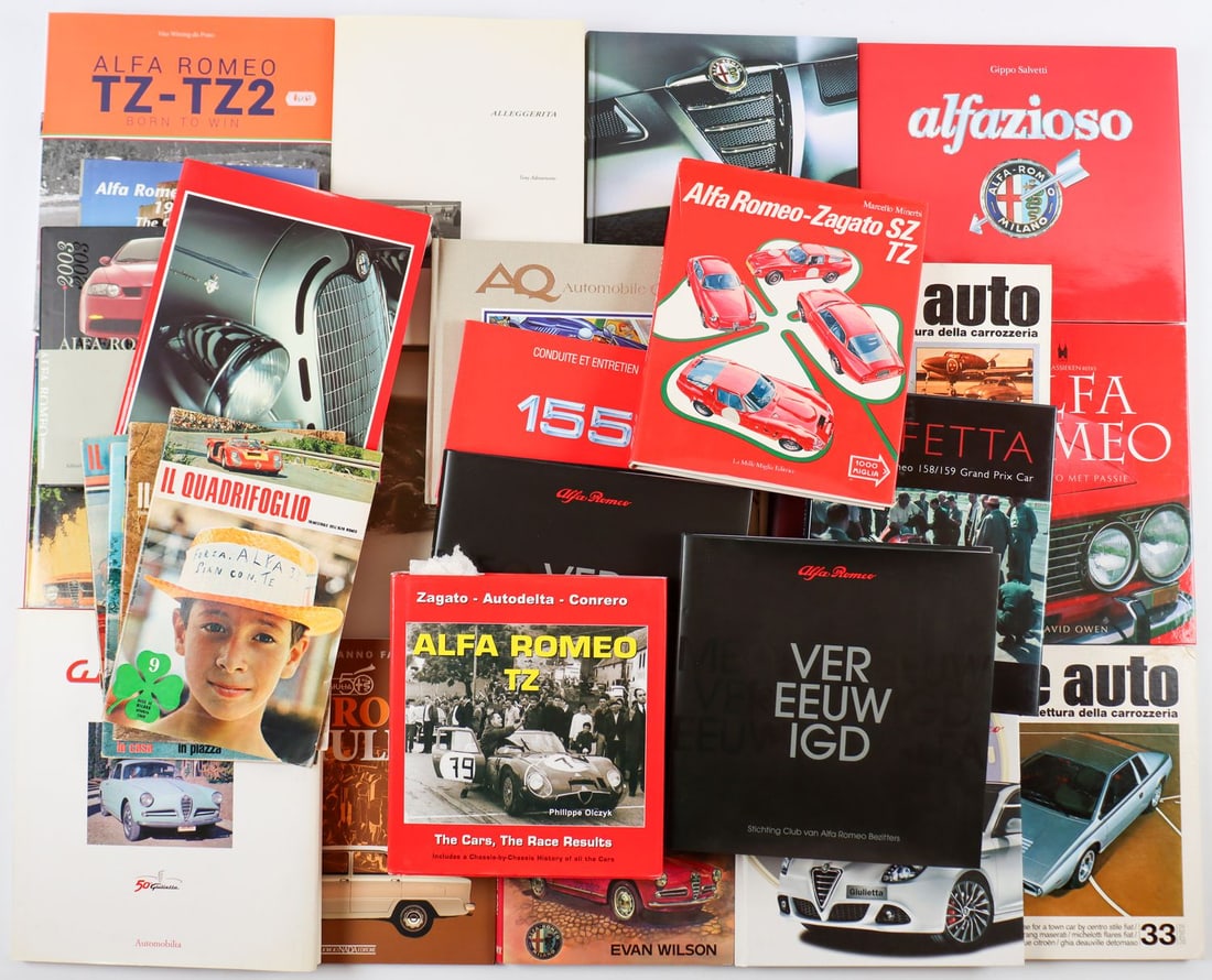 Alfa Romeo 28-parts books / magazines etc. from the 70s-200 (1 of 1)