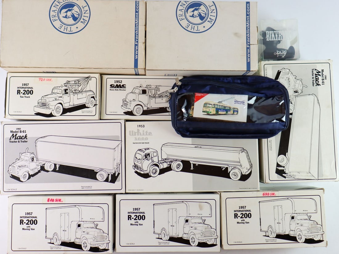 Modellauto 10x model car trucks from Franklin Mint and Firs: Including Mack B-61, International R-200 etc. in 1:32 scale, 1948 Chrysler Town & Country and 1955 Porsche 356 Speedster in 1:24 scale, all in original packaging