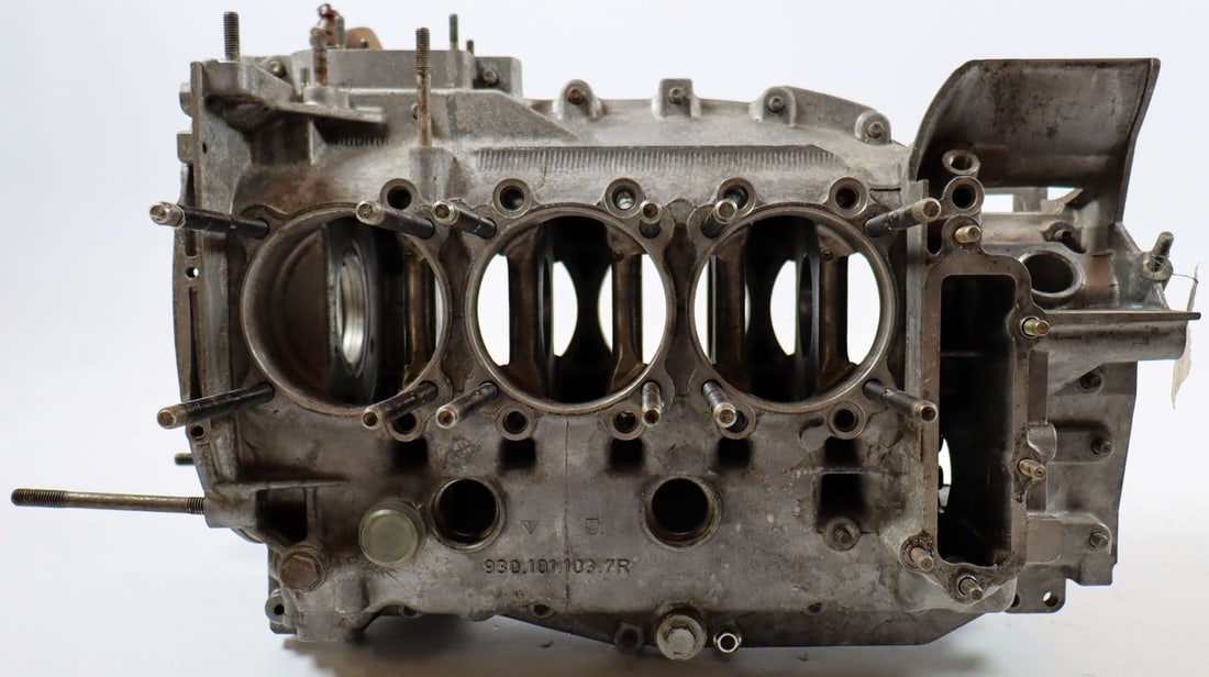 Porsche Engine housing 911 / 964 Turbo 3.3 litres: Engine type; M30 / 69, engine number: 61M 02611, No. 930.101.104.6R, used, without damage