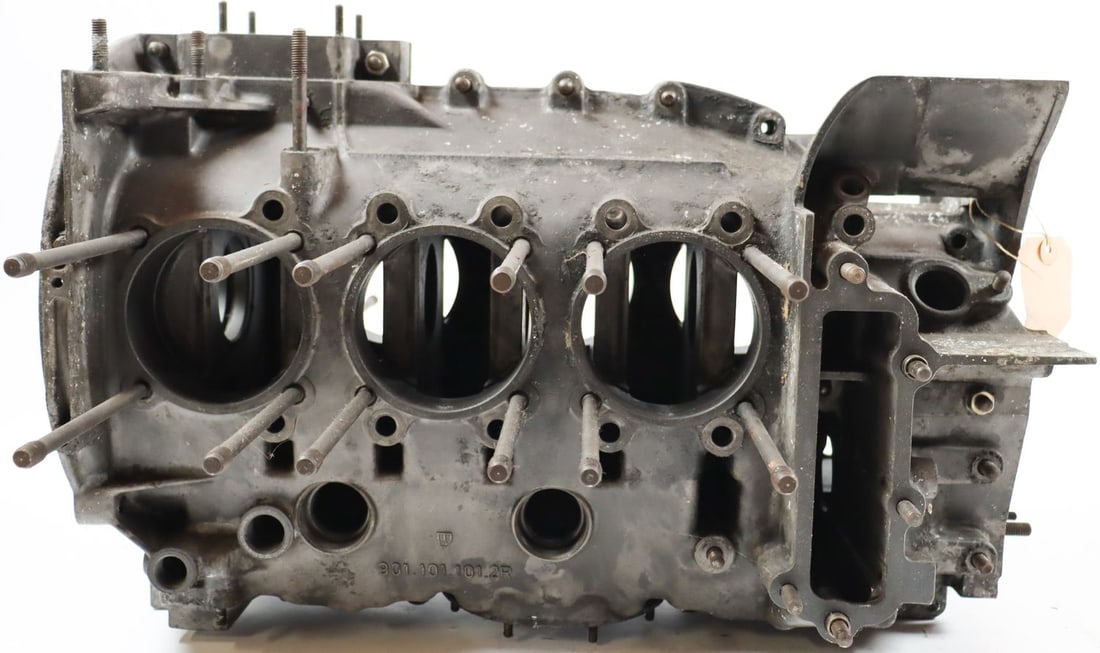 Porsche Engine housing 911 E 2 litres from 1969: Engine type: 901/11, engine number: 6298106, no. 901.101.102. 1R, used without damage