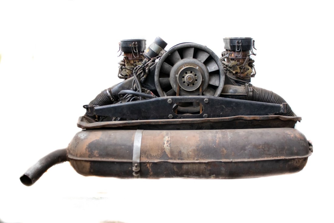 Porsche Engine for type 911 complete: With add-on parts: fan wheel, carburettor, ignition distributor; Engine number: 6193126, engine type: 911/13