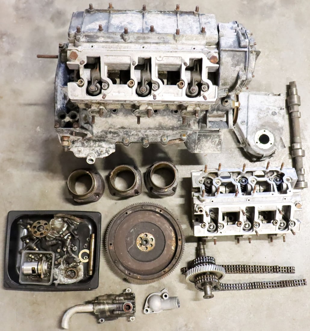 Porsche Engine block and parts 911 T from 1968: Engine number 2081183, engine type 901 / 03, with cylinder heads, camshaft housing, etc