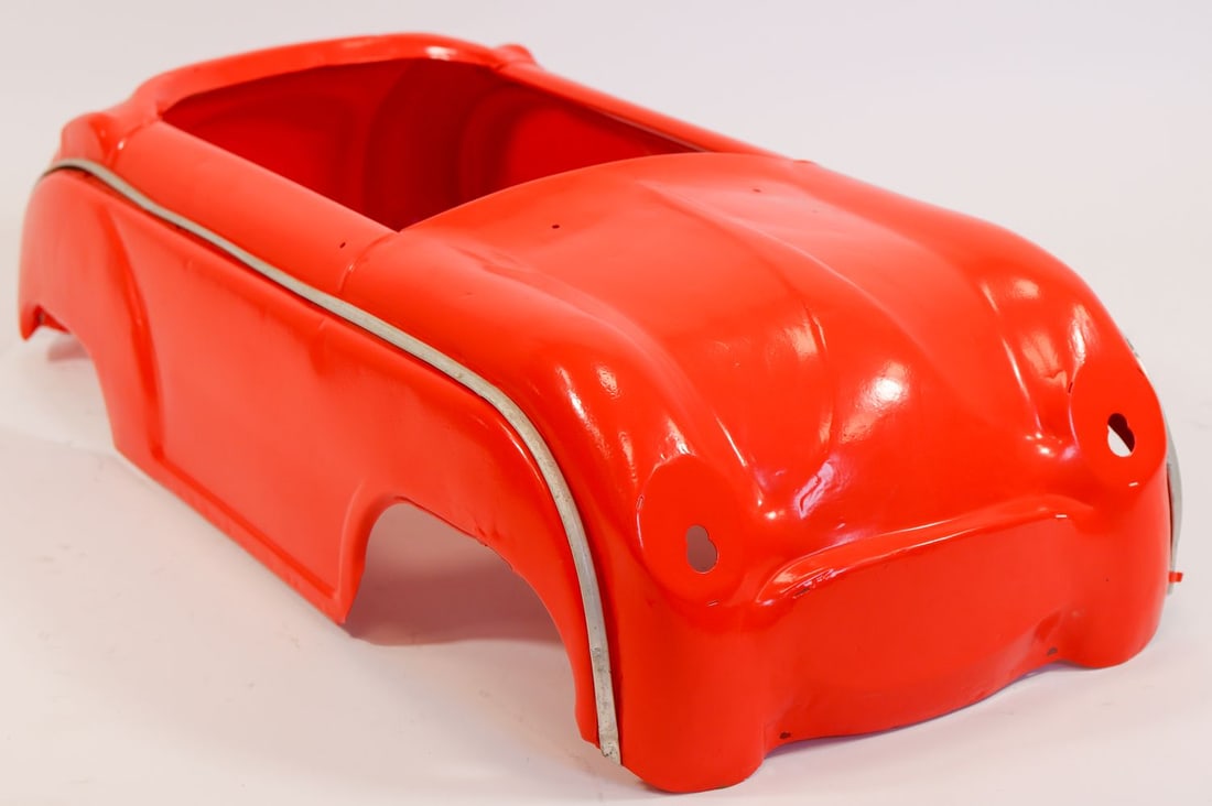 Karosse Body Corrado & Ramondini around 1950-60: Corrado & Ramondini / Italy, L 99 cm, W 45 cm, body in white, two aluminum trim strips, restored to original condition