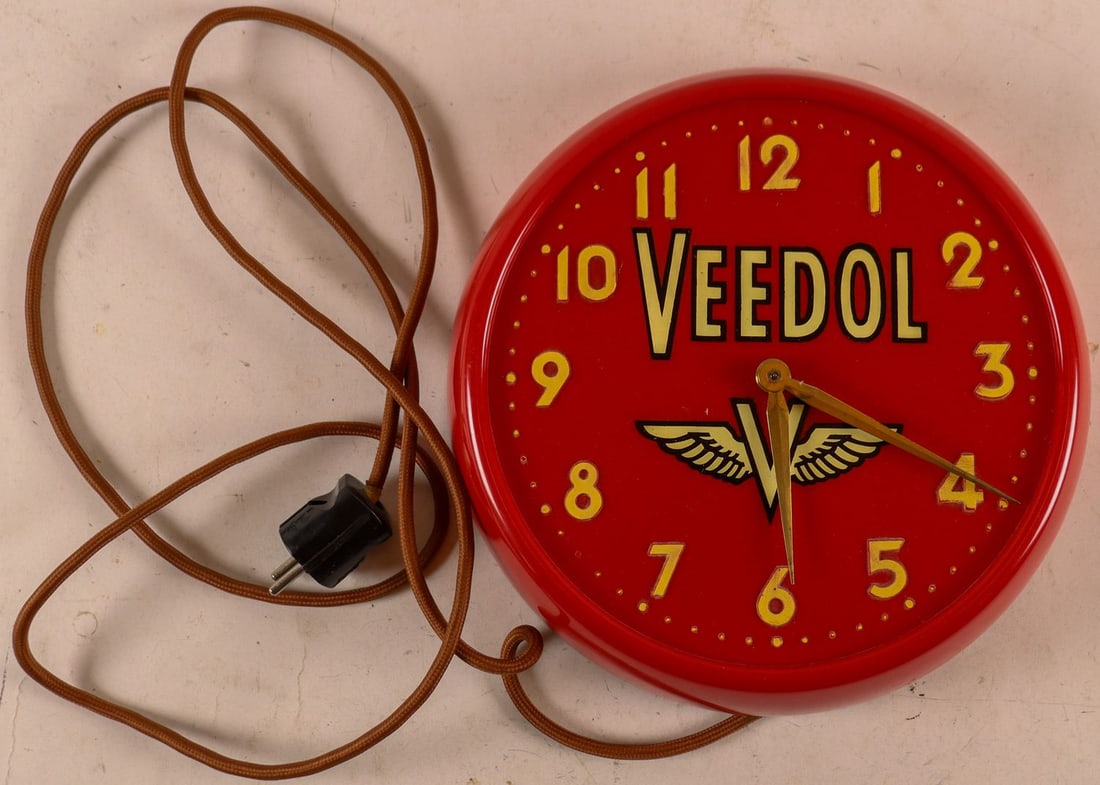 Automobilia Wall clock 'Veedol' from the 1950s: D: 29 cm, functional