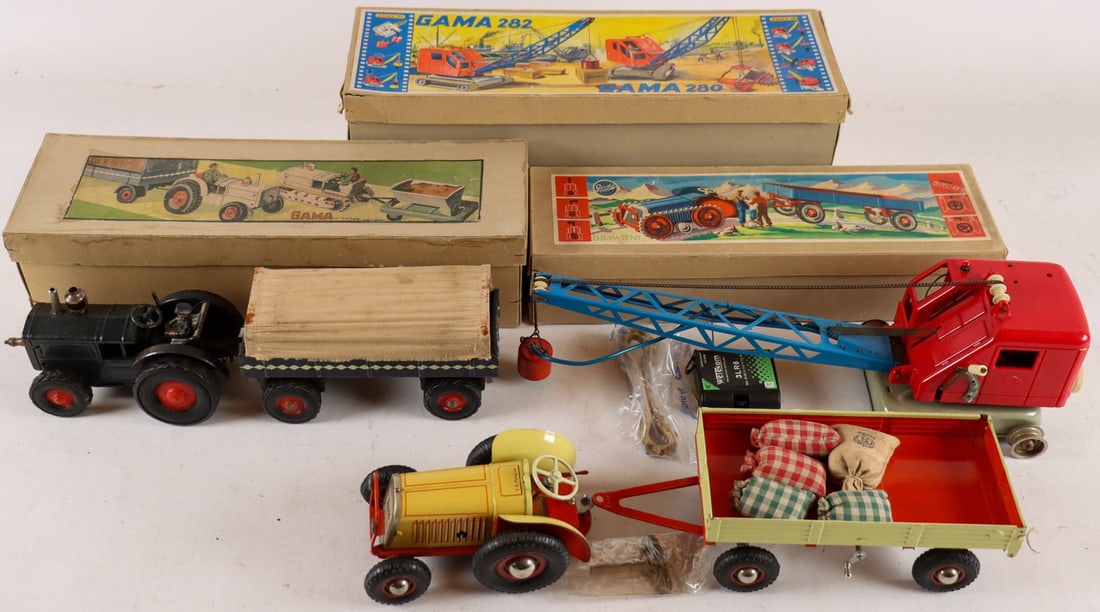 Modellauto 3x Tin toy/tractor model with trailer GAMA/Gesch (1 of 3)