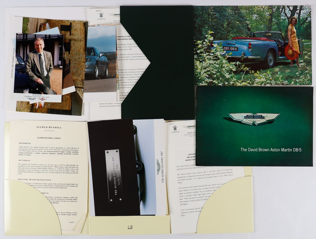 Aston Martin 4-part from the 1960s-1990s: 2 brochures Type DB5 etc., 2 press kits Type DB7, V8 Volante (incl. original press photos) etc., English