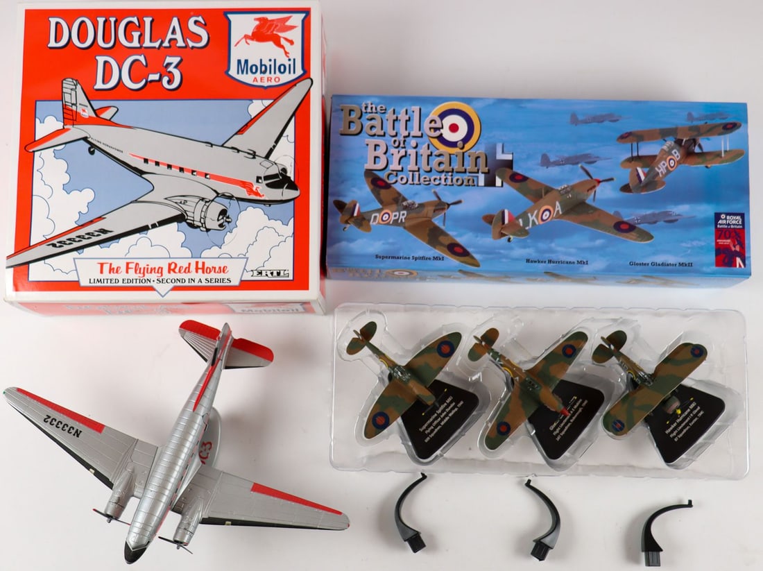 Automobilia 2x Aircraft model (1 of 4)