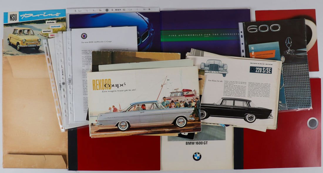 Automobilia 32-piece brochures from German manufacturers et (1 of 1)