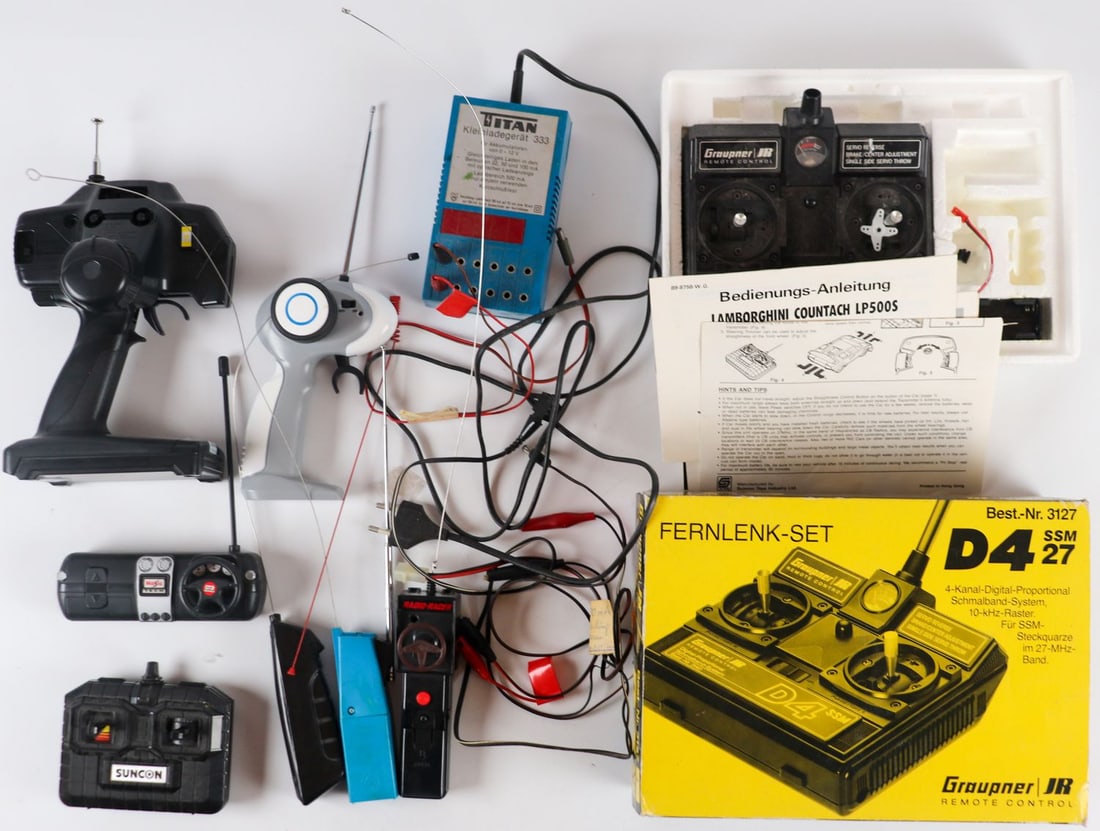 Automobilia 9-piece remote controls etc.: Used