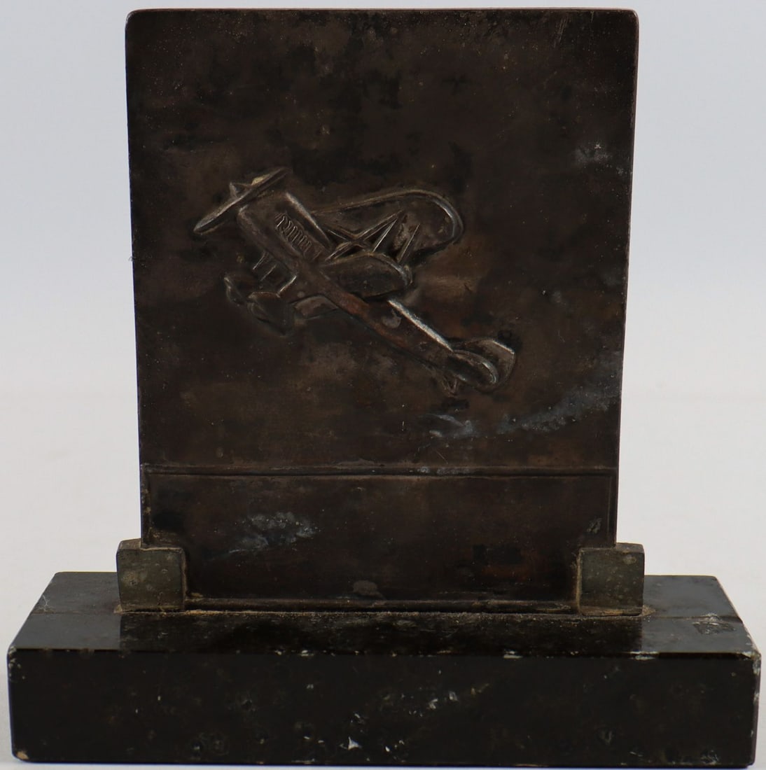 Automobilia Bronze plate on marble base / table model with: 18 x 6 x 18 cm