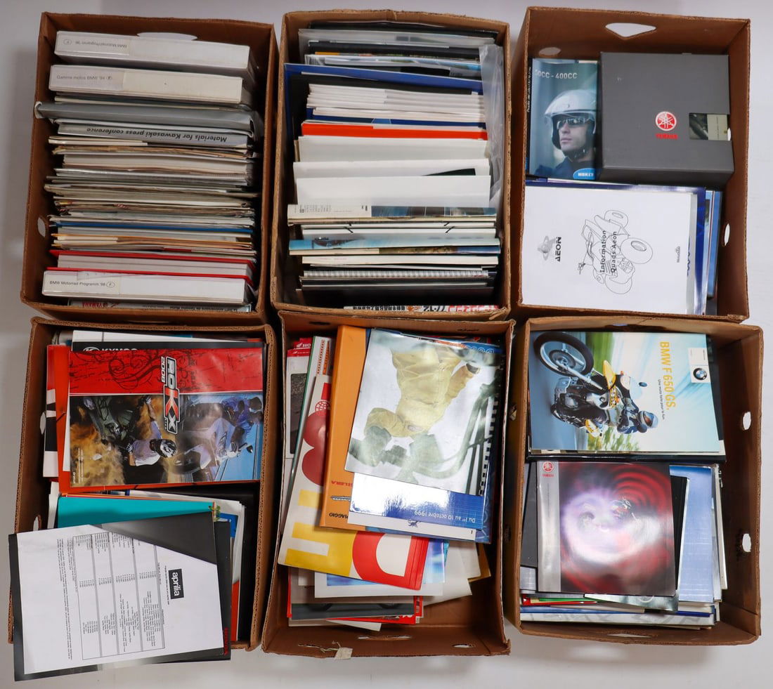 Automobilia Approx. 350-piece motorcycle press kits from th (1 of 1)