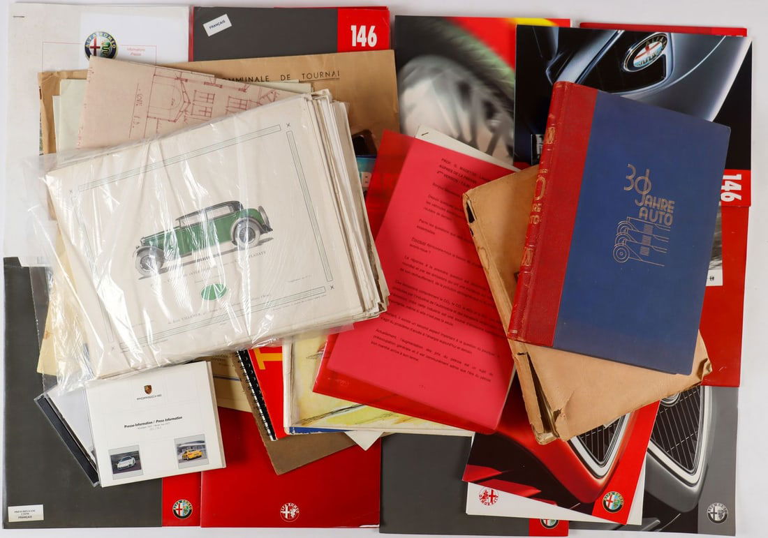 Automobilia Approx. 45-piece collection from the 1920s/1930: E.g. 2 art prints Type 35 1924 and BMW 328, approx. 450 pages detailed B/W drawings from car catalogs of various car models from the 1920s/1930s, Wistu collection folder Das Kraftfahrzeug from the 195