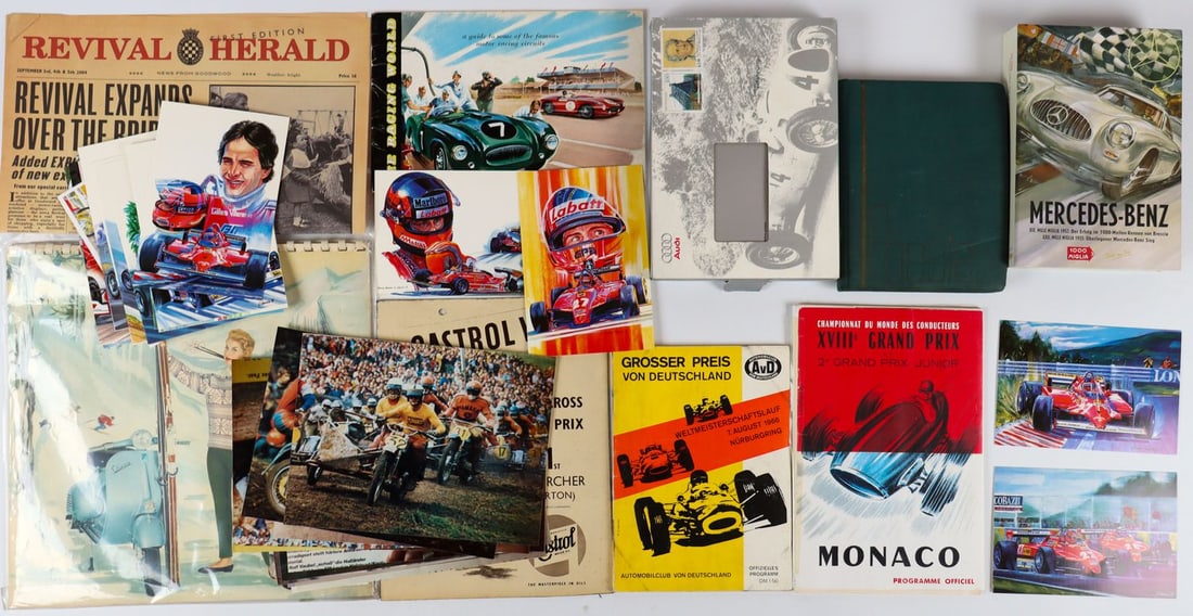 Automobilia Approx. 75 pieces: 31 limited edition photo postcards e.g. Auto Moto D'Epoca, G.R. Grafica e pubblicita, Galleria Ferrari etc., Mercedes-Benz classic car set Mille Miglia Edition signed by Stirling Moss, Vespa calendar,