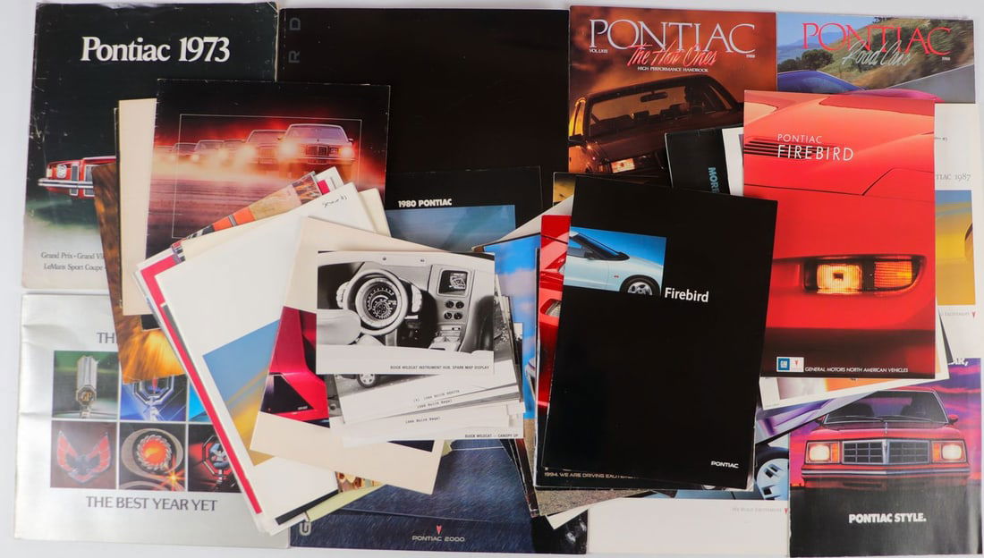 Automobilia Approx. 80 pieces brochures, press kits etc. Am (1 of 1)