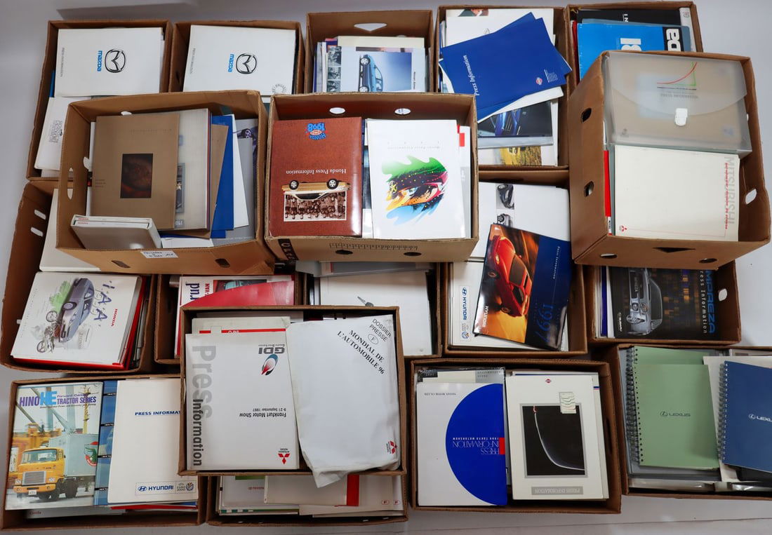 Automobilia Approximately 850-piece press kits from Japanes (1 of 1)