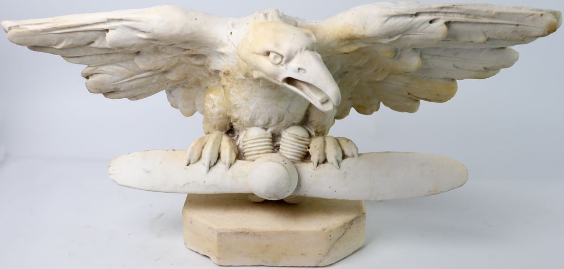 Automobilia Sculpture eagle: Height: 33 cm, weight: 26.1 kg