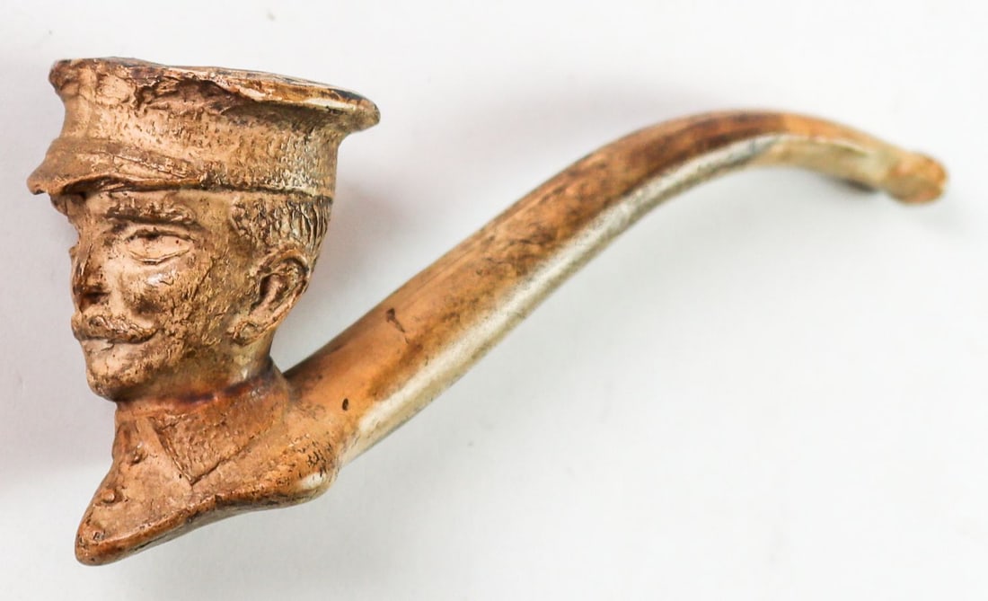 Automobilia Tobacco pipe from the 19th century (1 of 3)