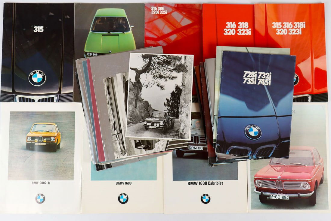 BMW 30-piece brochures, press kits, etc. from the 60s-90s (1 of 1)