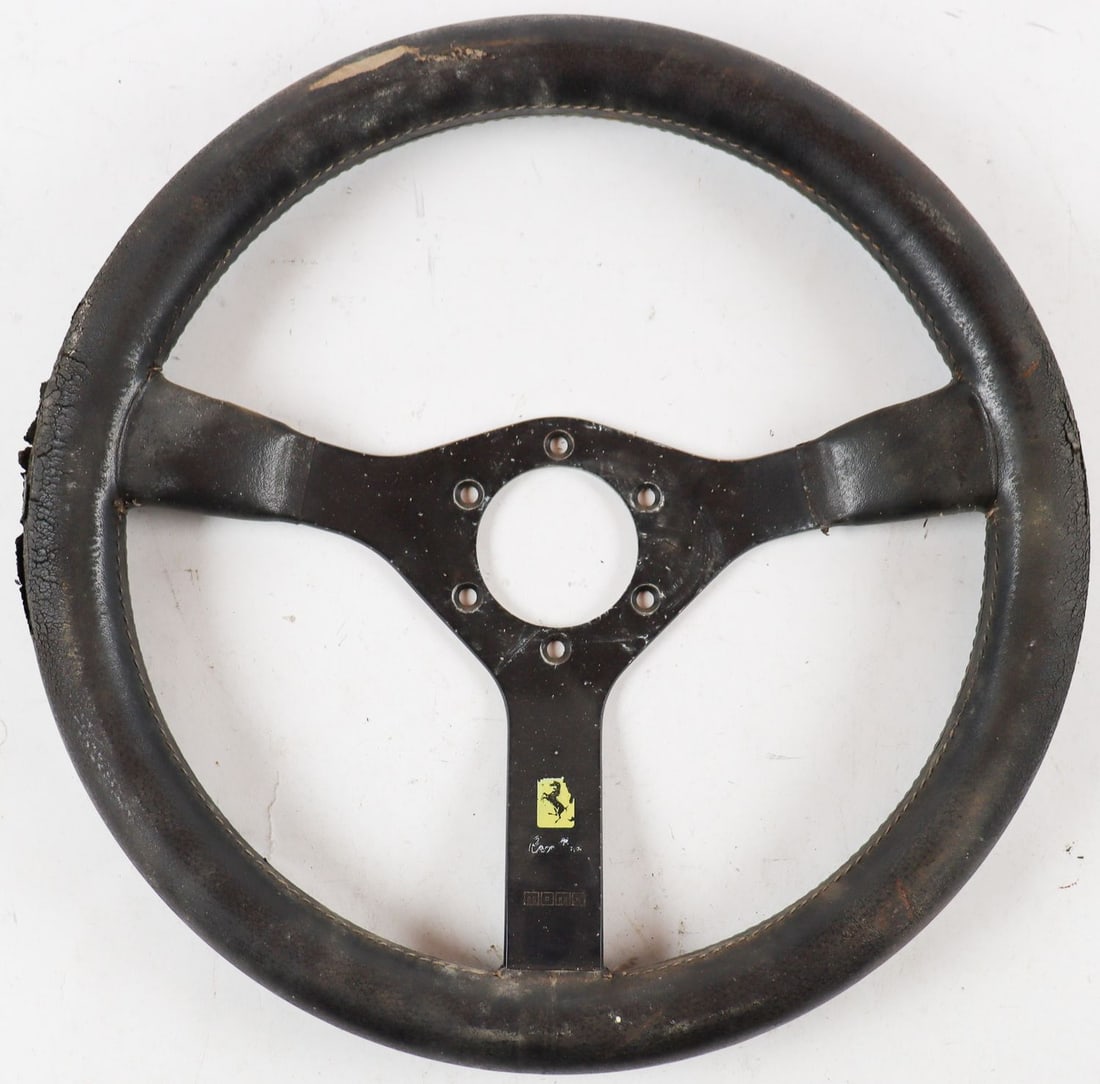 Ferrari Three-spoke steering wheel Momo Cavallino from 1979: Diameter: 34 cm