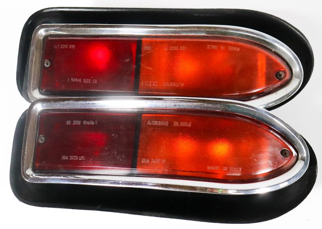 Ferrari Tail lights for Type 275 GTS / 330 / 365 GTC / GTS: Altissimo 25.500.0, 25.501.0., used