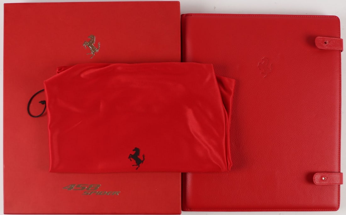 Ferrari High-Quality Ferrari 458 Spider Box: With Poltrona Frau leather folder and fabric bag Dimensions with box: 35 x 29 x 4 cm