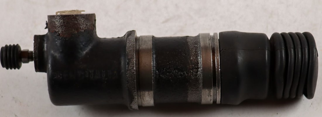 Ferrari Clutch slave cylinder for Type 512 BB: Manufacturer: Benditalia, cuff damaged