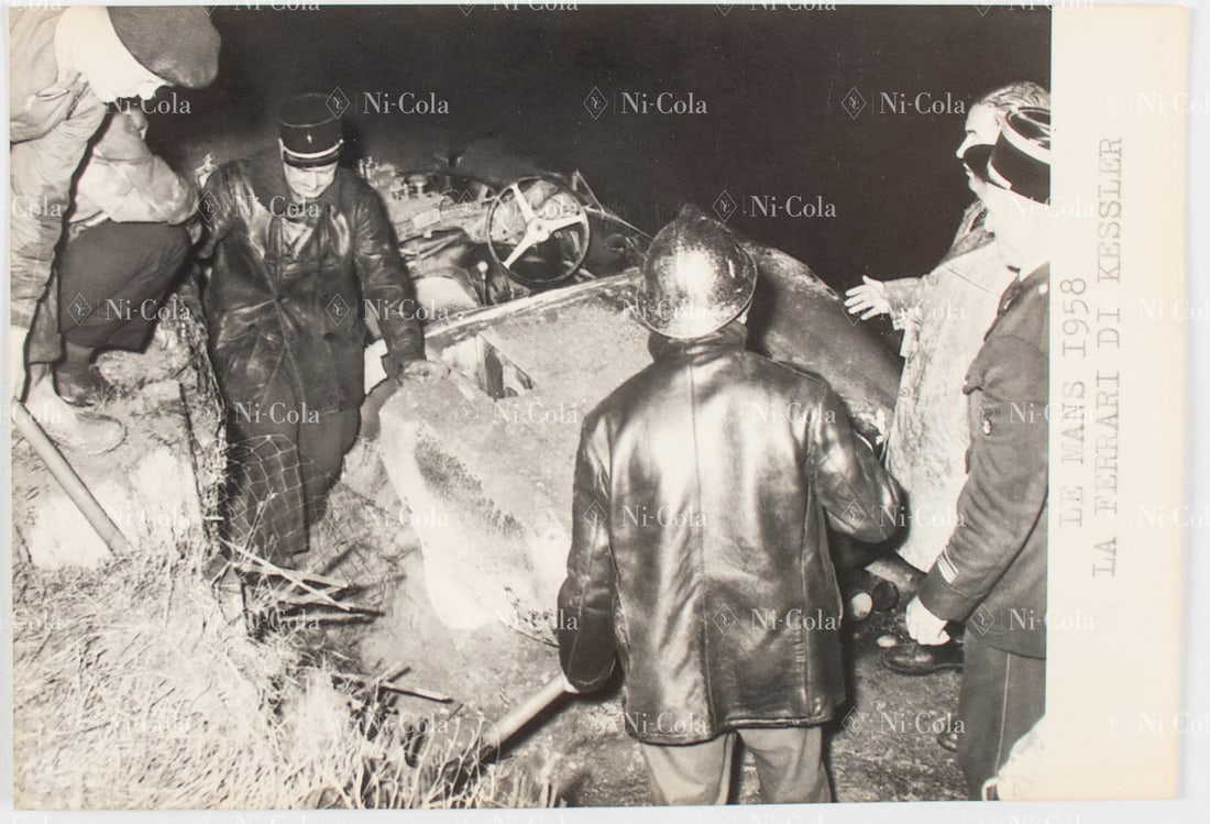 Ferrari Original B/W - Press photo 24h of Le Mans 1958: Showing the crashed Type 250TR s/n 0666MM of Gurney / Kessler after the fire, 14.5 x 9.5 cm, stamped: Dufoto