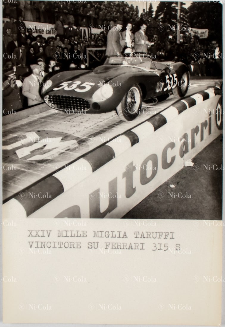 Ferrari Original B/W - Press photo Mille Miglia 1957: Shown there is the later winner Piero Taruffi with his Type 315S s/n 0684, 14.5 x 9.5 cm, stamped: Dufoto